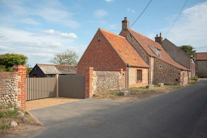 3 Bedroom Cottage For Sale In Baconsthorpe, NR25