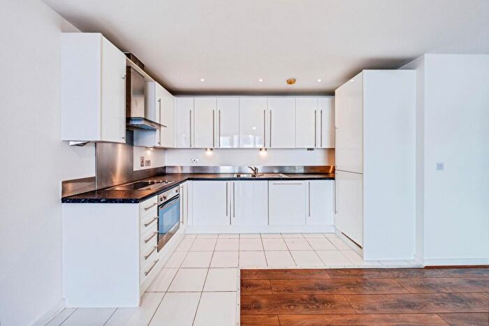 2 Bedroom Flat To Rent In The Sphere, Hallsville Road, E16