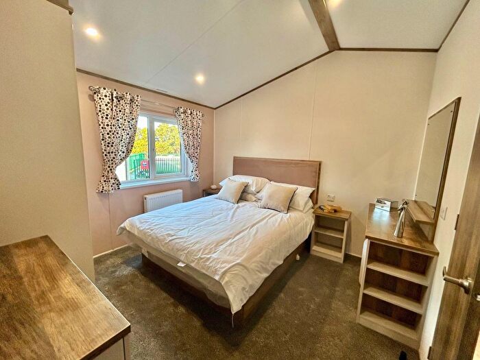 2 Bedroom Lodge For Sale In Halt Road, Goonhavern, Truro, TR4