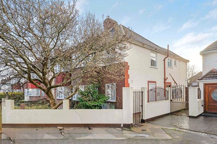 2 Bedroom Maisonette For Sale In Munster Avenue, Hounslow, TW4