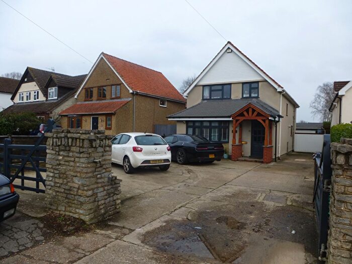 3 Bedroom Detached House To Rent In Crockhamwell Road, Woodley, Reading, RG5