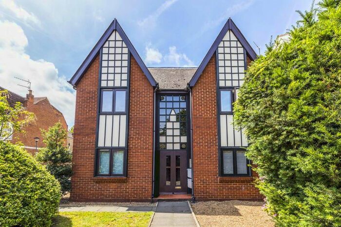 1 Bedroom Flat To Rent In St. Margarets Road, St Margarets, Twickenham, TW1