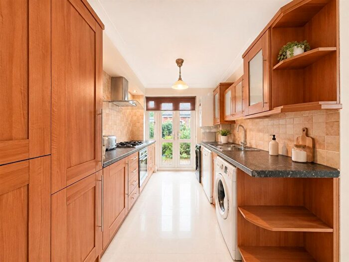 5 Bedroom Semi Detached House To Rent In Kingston Road, Southall, UB2