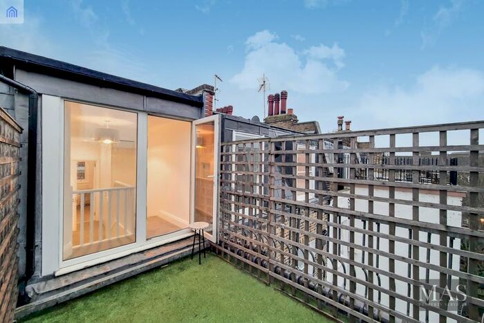 2 Bedroom Flat To Rent In Kempsford Gardens, London, SW5