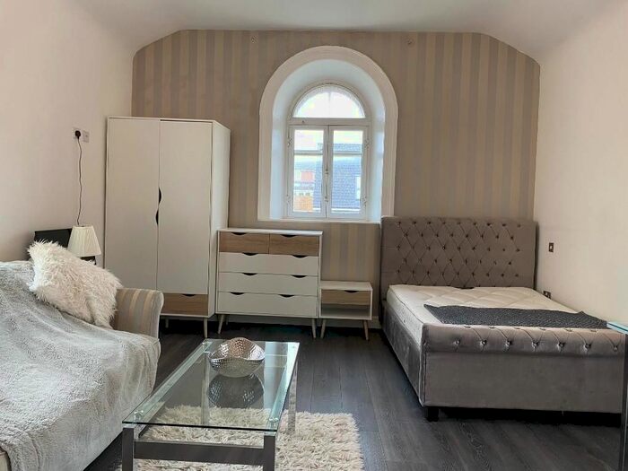 Studio To Rent In Grange Lane, Liverpool L25