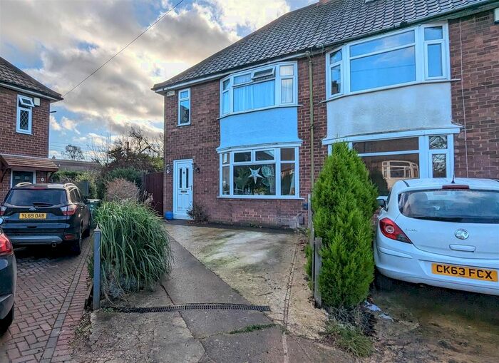 3 Bedroom Terraced House For Sale In Robin Grove, Holgate, York, YO24