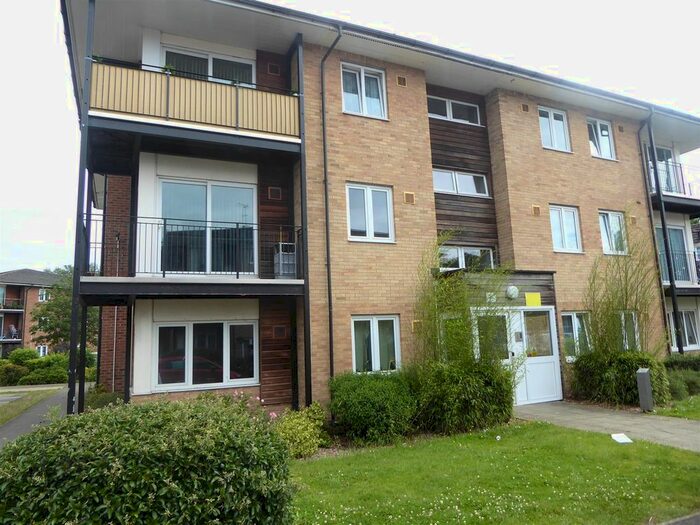2 Bedroom Flat To Rent In Blackburn Way, Hounslow, TW4