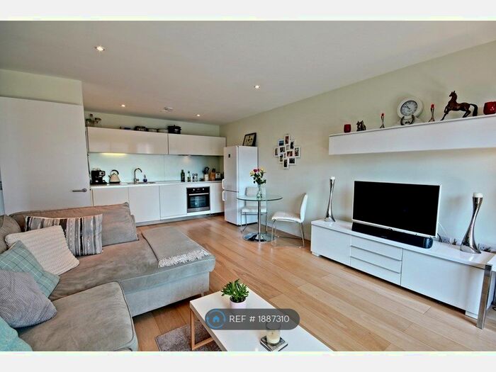 1 Bedroom Flat To Rent In Hardwicks Square, London, SW18