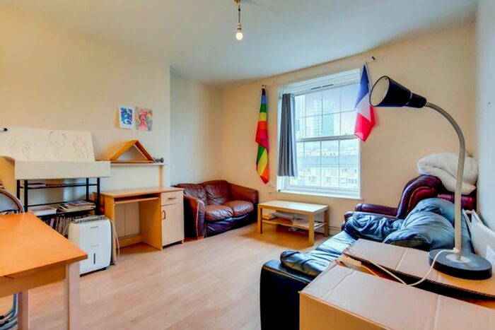 3 Bedroom Flat To Rent In Falmouth Road, London, SE1