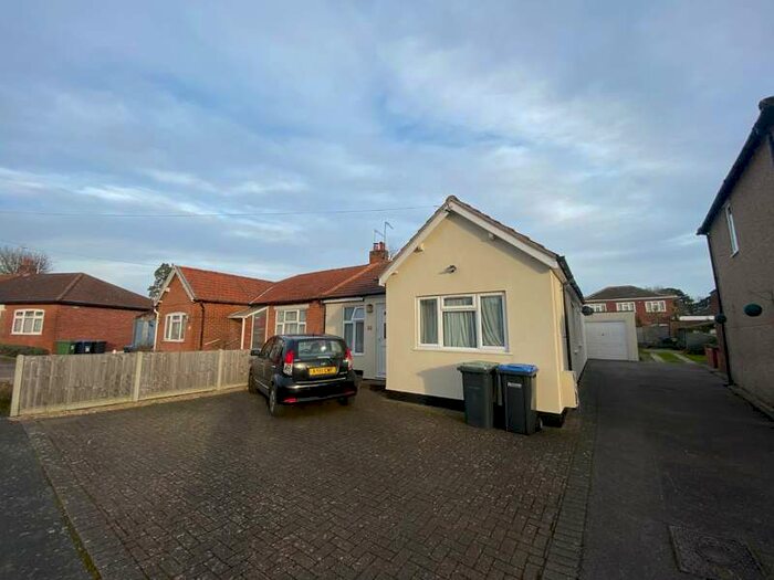 5 Bedroom Semi-Detached Bungalow To Rent In Vegal Crescent, Englefield Green, Egham, Surrey, TW20