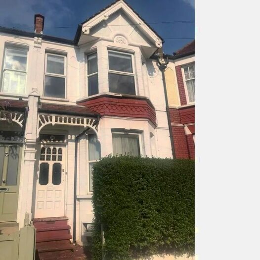 4 Bedroom Flat To Rent In Chasefield Road, Tooting, SW17