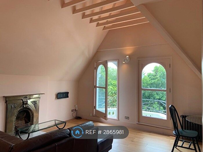 2 Bedroom Flat To Rent In Bolingbroke Grove, London, SW11