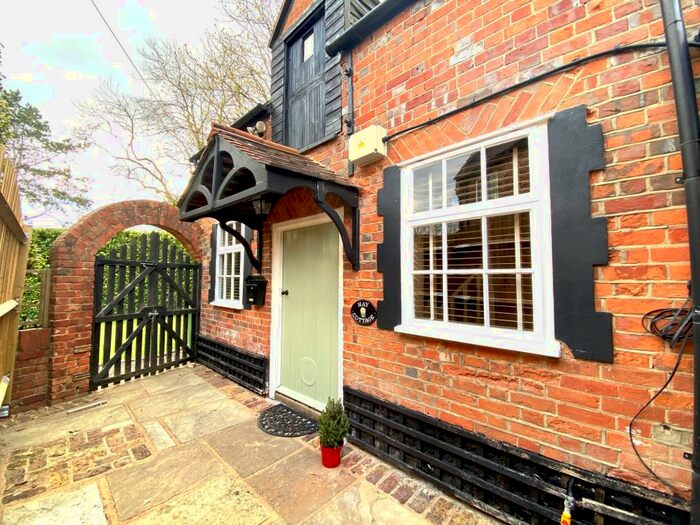 1 Bedroom Cottage To Rent In Old Long Grove, Seer Green, HP9