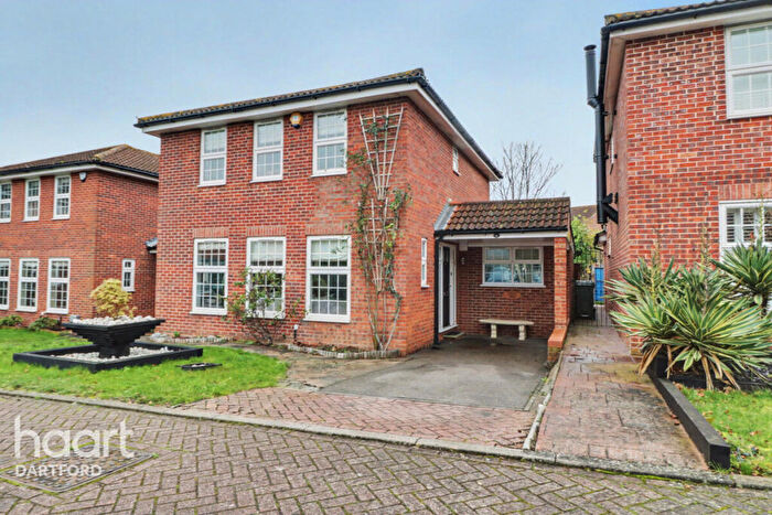 4 Bedroom Detached House For Sale In Brewers Field, Dartford, DA2