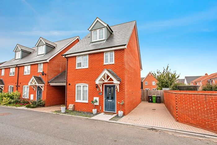 4 Bedroom Link Detached House For Sale In Sandy Crescent, Great Wakering, Southend-on-Sea, Essex, SS3