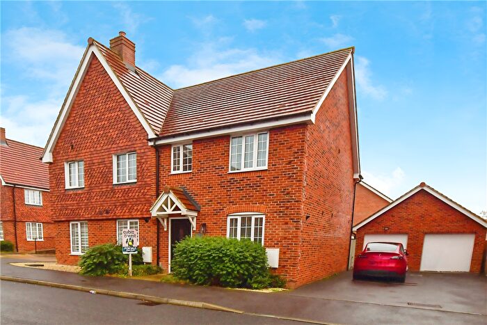3 Bedroom Semi Detached House For Sale In Daffodil Crescent, Crawley, West Sussex, RH10
