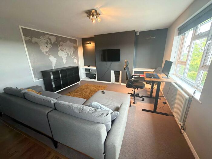 2 Bedroom Flat To Rent In Loughton Way, Buckhurst Hill, IG9