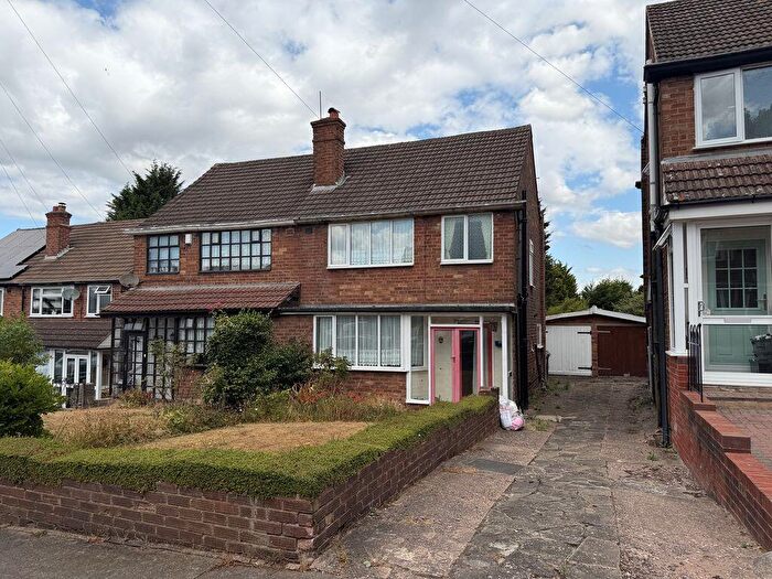 3 Bedroom Semi-Detached House For Sale In Pinewood Close, Great Barr, Birmingham, B44