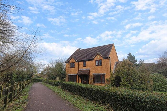 4 Bedroom Detached House To Rent In Little Meadow, Loughton, Milton Keynes, MK5