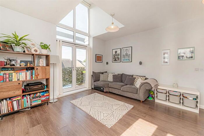 2 Bedroom Flat For Sale In Lanark Court, Dairy Close, Enfield, EN3