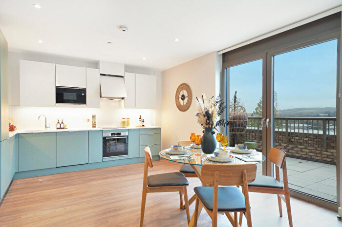2 Bedroom Apartment To Rent In The Oakgate, KT22