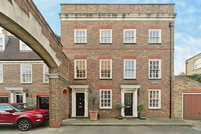 4 Bedroom Town House For Sale In The Butts, Brentford, TW8