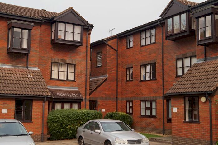 Studio To Rent In Gladbeck Way, Enfield, EN2