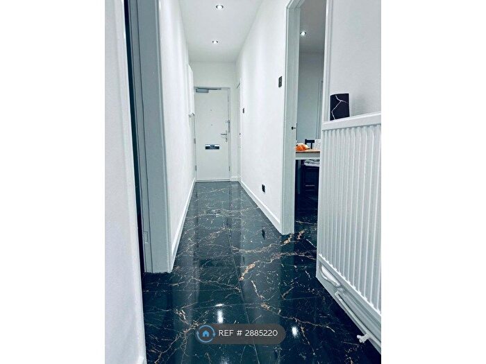 2 Bedroom Flat To Rent In London, London, RM7
