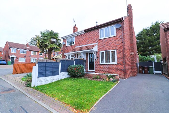 3 Bedroom Semi-Detached House For Sale In Robin Close, Pontefract, WF8