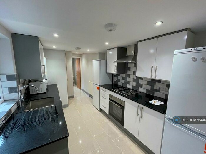 6 Bedroom Terraced House To Rent In Donnington Gardens, Reading, RG1