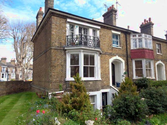 1 Bedroom Flat To Rent In Runwell Terrace, Southend-On-Sea, SS1