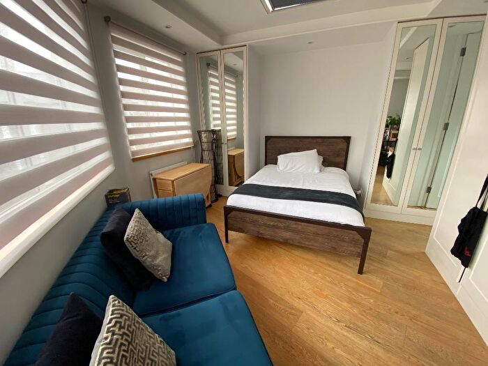 Studio To Rent In White Hart Lane, Barnes, SW13