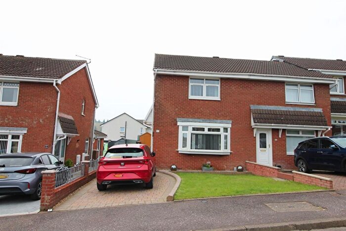 2 Bedroom End Of Terrace House For Sale In Gateside Gardens, Greenock, PA16