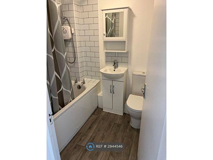 1 Bedroom Flat To Rent In St Leonards Park, East Grinstead, RH19