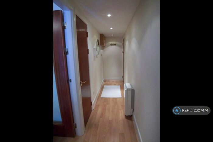 1 Bedroom Flat To Rent In Goodhart Place, London, E14