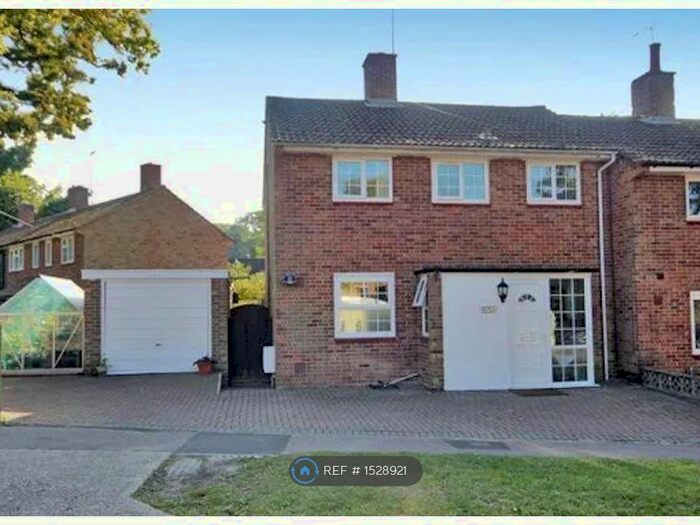 3 Bedroom End Of Terrace House To Rent In The Rise, Crawley, RH10