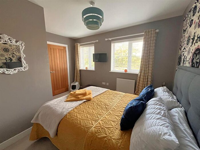 3 Bedroom Town House For Sale In Thumb Lane, Weston, Portland, DT5