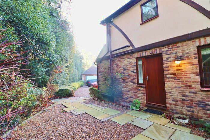 1 Bedroom Property To Rent In Edgwarebury Lane, Elstree, Borehamwood, WD6