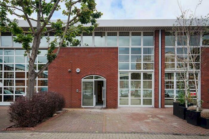 2 Bedroom Flat To Rent In Hurlingham, Fulham, SW6