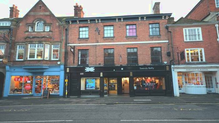 4 Bedroom Apartment To Rent In West Street, GU9