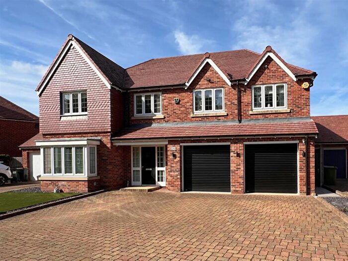 6 Bedroom Detached House For Sale In Dyas Close, Hagley, Stourbridge, DY9