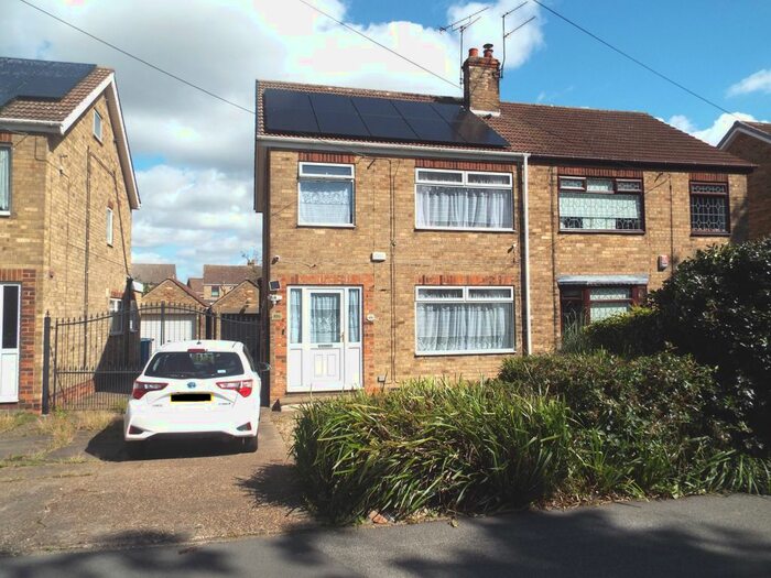 3 Bedroom Semi-Detached House To Rent In Inglemire Lane, Hull, HU6
