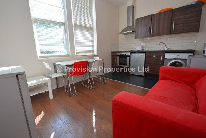 3 Bedroom Flat To Rent In Moorland Avenue, Hyde Park, Leeds, LS6