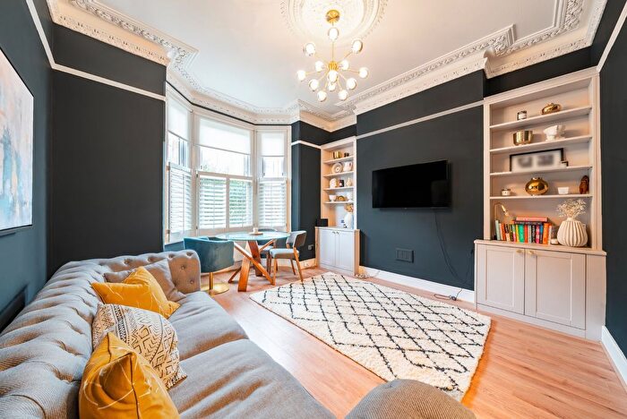 1 Bedroom Flat For Sale In Rosebery Road, London, SW2