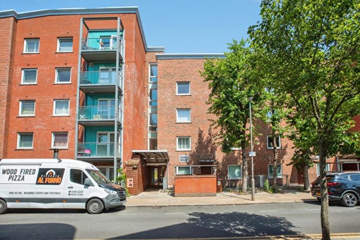 2 Bedroom Flat For Sale In Wynter Street, Battersea, London, SW11