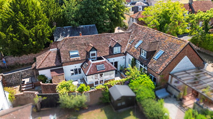 3 Bedroom Detached House For Sale In The Barn, East Street, Alresford, SO24