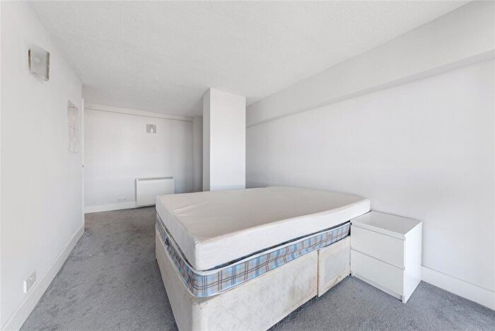 2 Bedroom Apartment To Rent In Artichoke Hill, Wapping, E1W