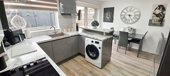 2 Bedroom End Of Terrace House For Sale In St. Pauls Close, Rochester, ME2