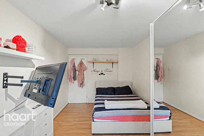 1 Bedroom Block Of Apartments For Sale In Shrublands Avenue, Croydon, CR0