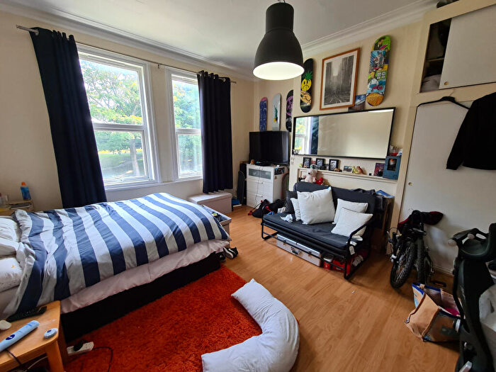 1 Bedroom House To Rent In Hyde Park Road, Leeds, LS6